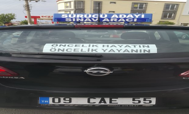 TRAFİKTE YAYALARA ÖNCELİK!